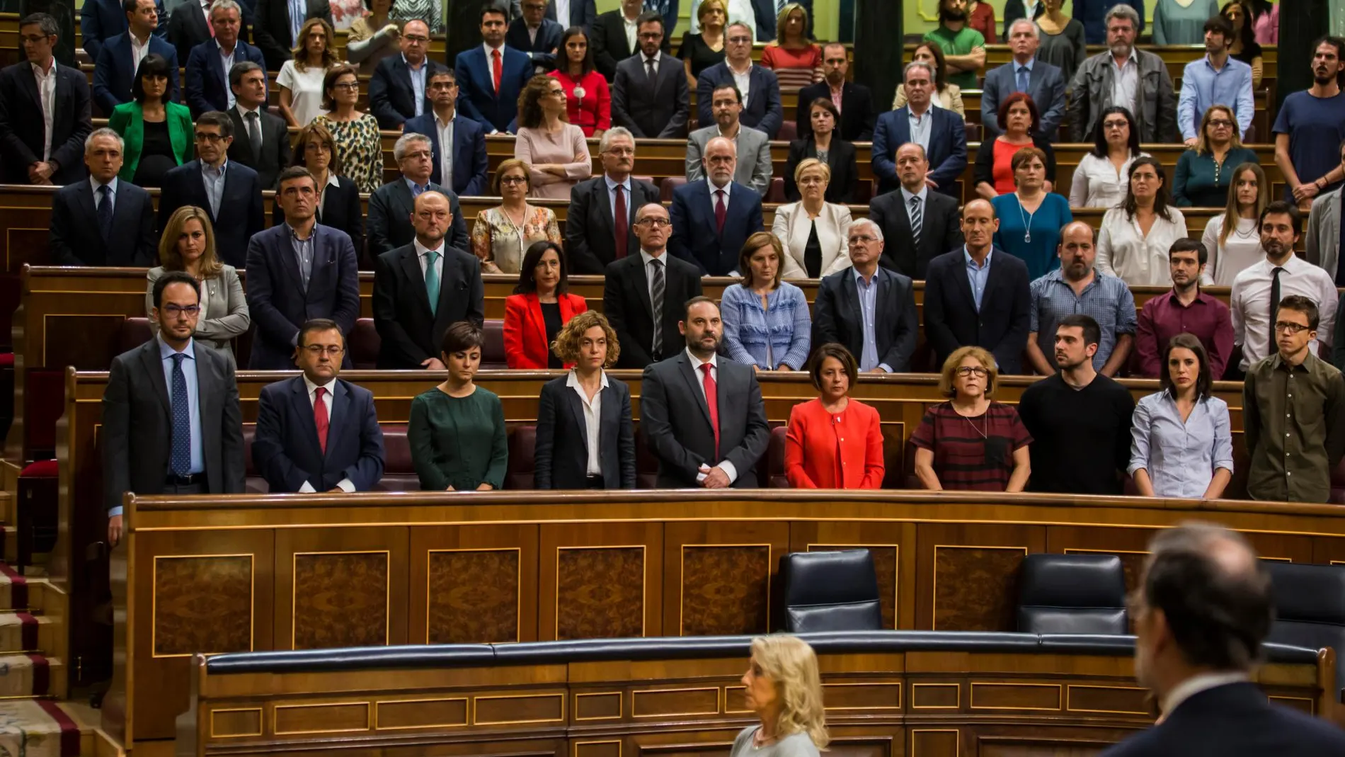 Imagen de la bancada socialista durante la investidura de Mariano Rajoy. (Foto: Cipriano Pastrano)
