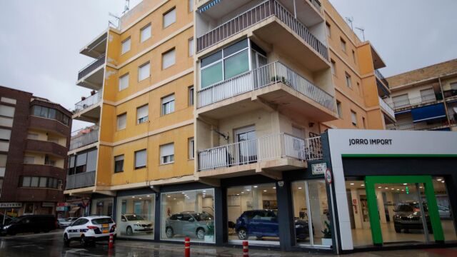 Fachada de la finca donde han ocurrido los hechos en el segundo piso
