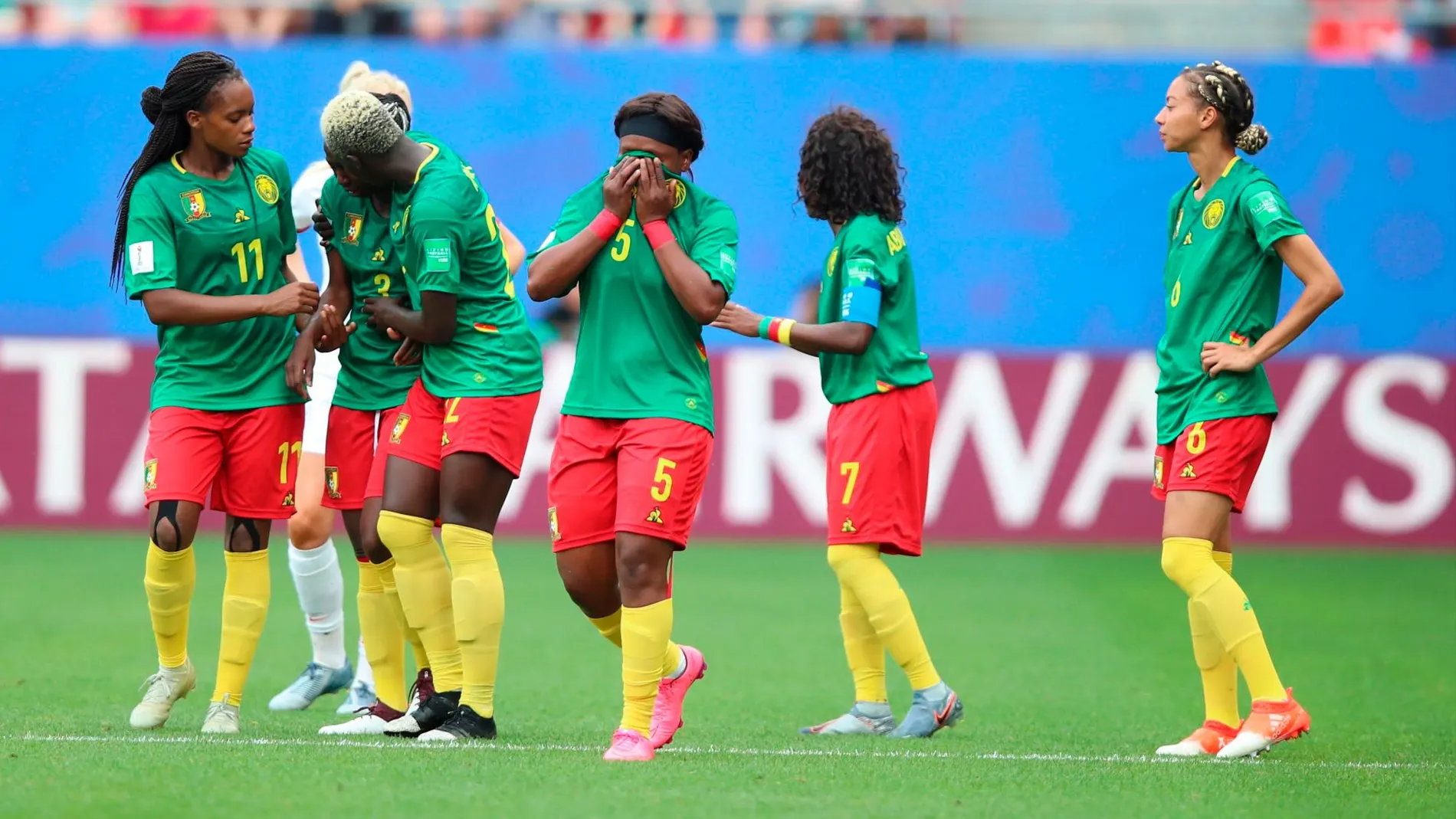 Las jugadores de Camerún, llorando