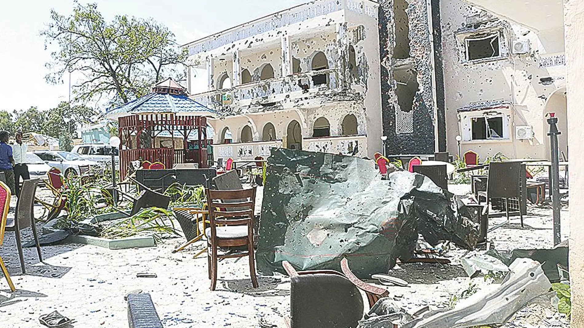 Aspecto del hotel en la ciudad somalí de Kismayo atacado por Al Shabab