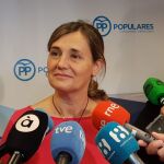 La vicesecretaria general del PPCV, Elena Bastidas, realiza las declaraciones a los medios de comunicación