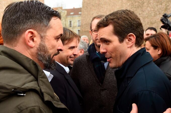 Casado convence a Abascal para que negocie a nivel autonómico