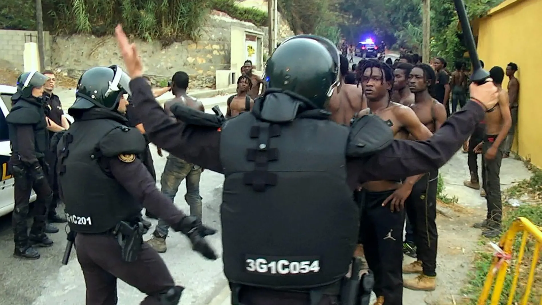 El salto a la valla de ayer acabó con 11 guardias civiles heridos