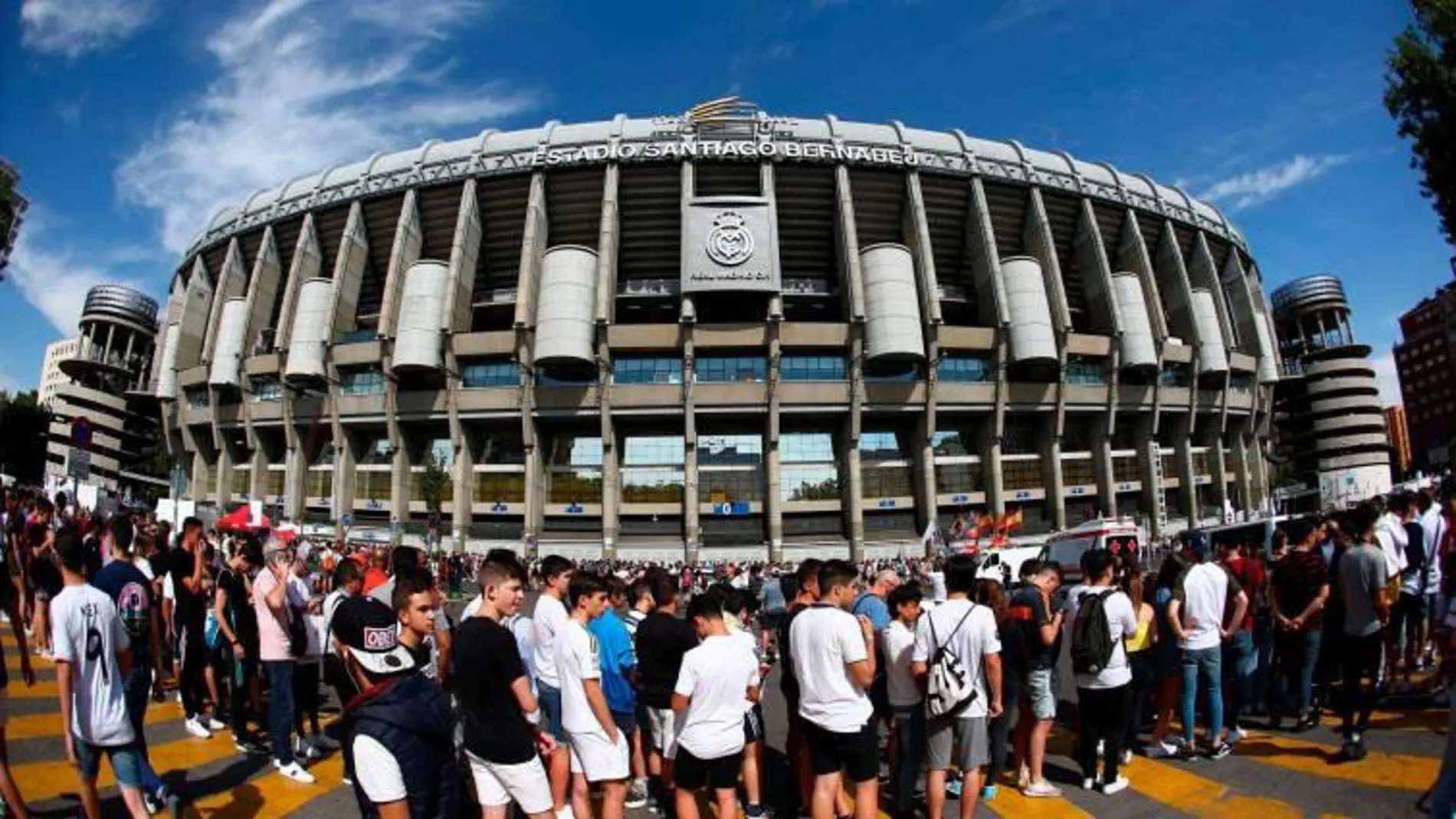 La respuesta del Real Madrid y el Barcelona a jugar el clásico en el Bernabéu