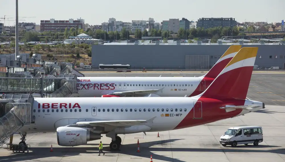 Aviones de Iberia en la T-4 del aeropuerto de Barajas