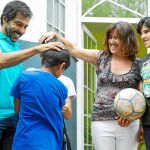 Said es recibido por sus padres de acogida Ramón y Arantxa, junto con los dos hijos pequeños de la familia, Gonzalo e Ignacio