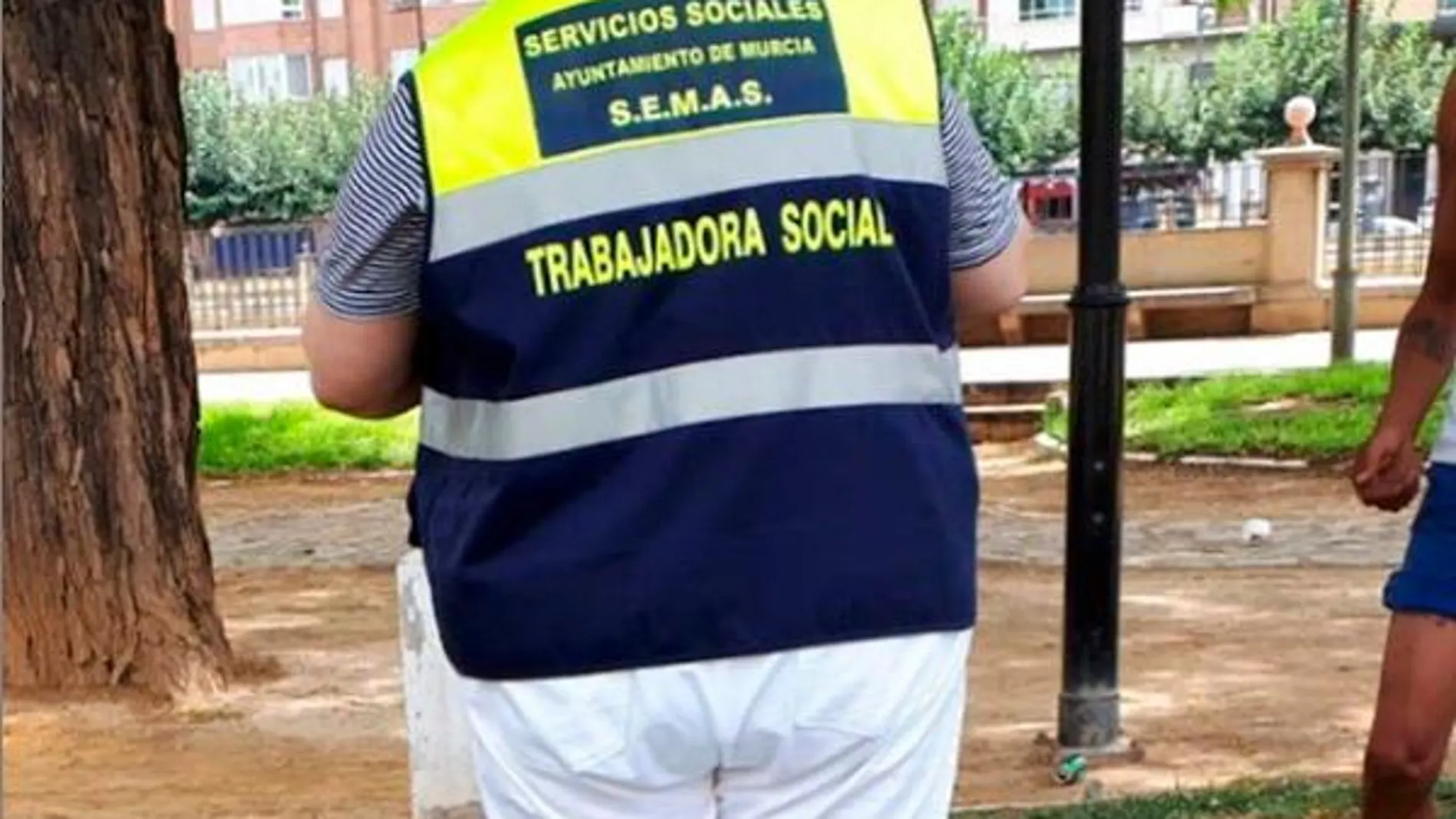 Un trabajador del SEMAS