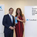 Gonzalo Gortázar, consejero delegado de CaixaBank, y Arancha Manzanares, vicepresidenta de Ayesa / La Razón