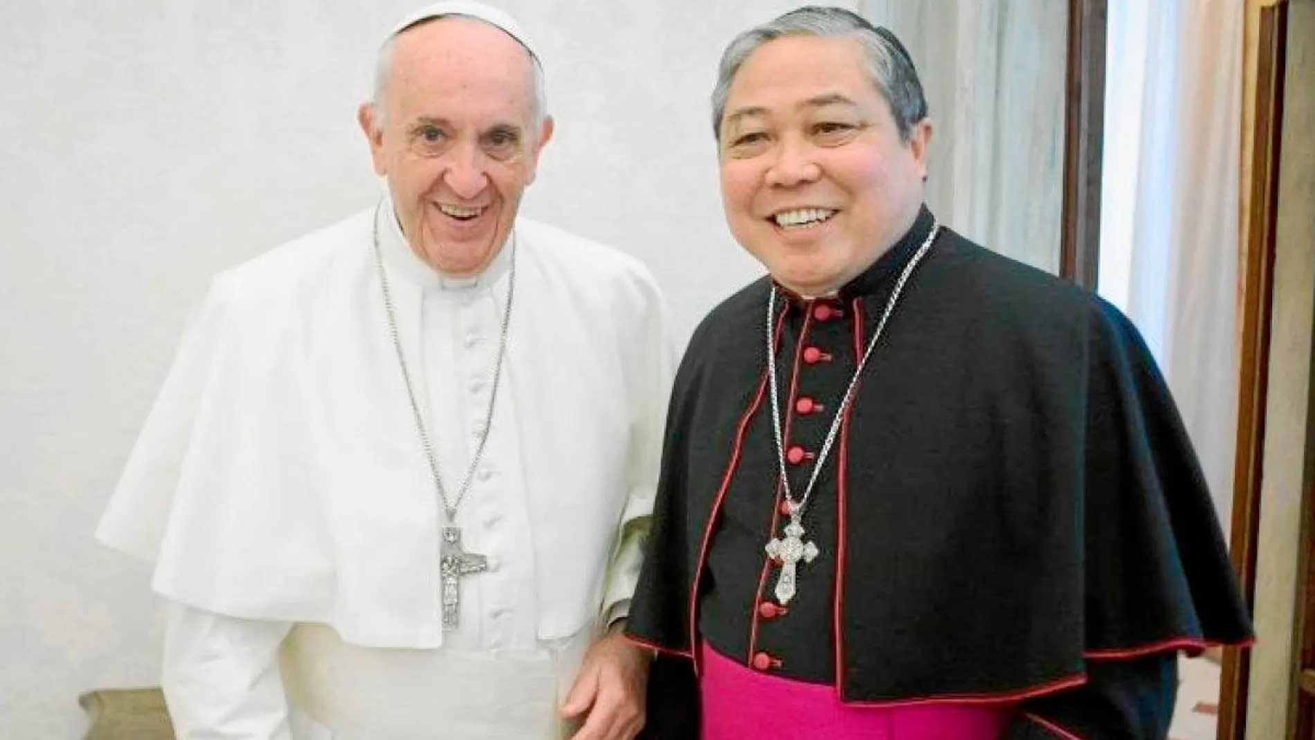 El Papa junto al próximo nuncio en España, el filipino Bernardito Azua