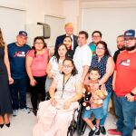 Dinal Trump y Melania con víctimas del tiroteo de El Paso/Shealah Craighead/White House/Polaris)08/08/2019 ONLY FOR USE IN SPAIN