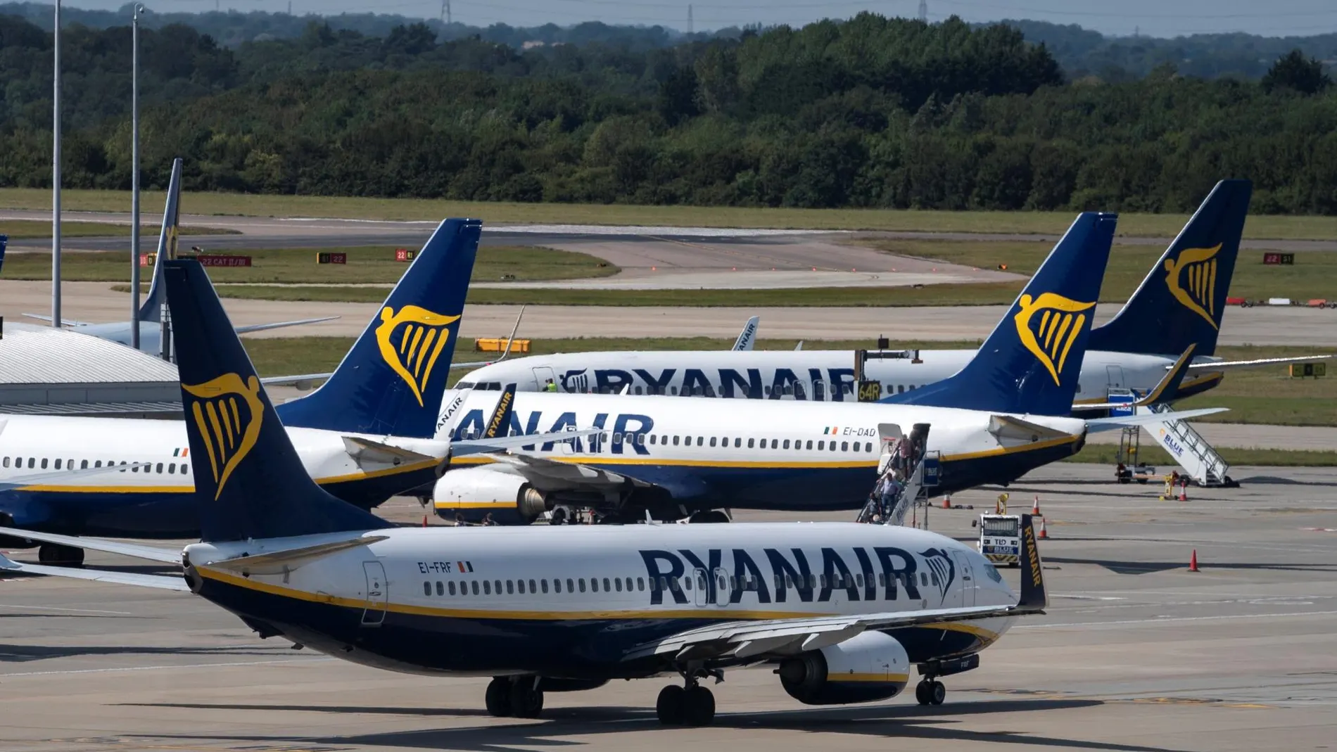 Varios aviones de Ryanair en un aeropuerto británico