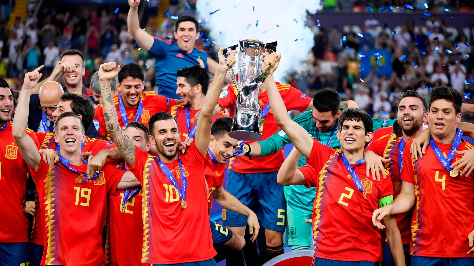 Los jugadores de España celebra su triunfo ante Alemania en la final / Reuters