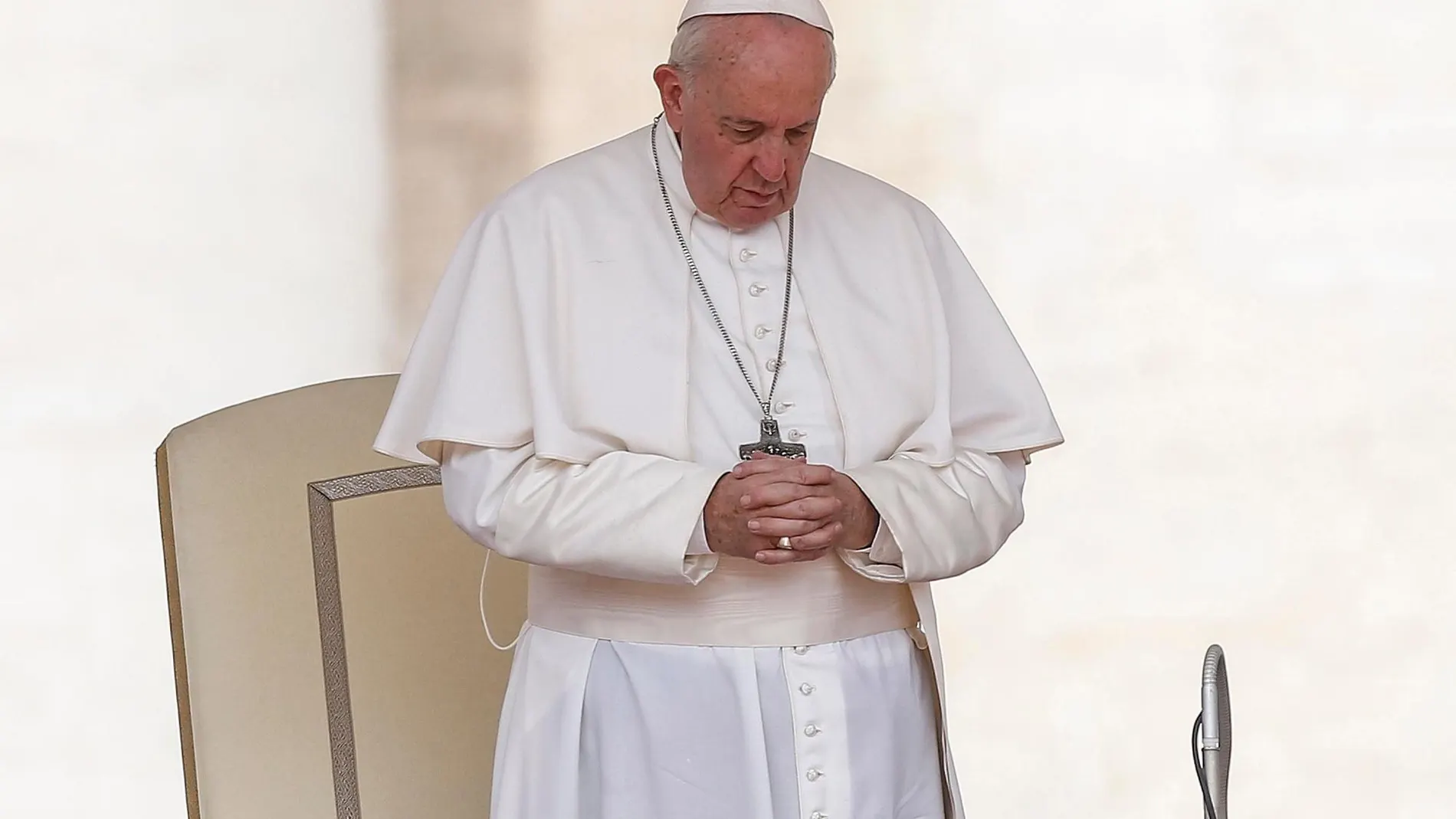El Papa durante una audiencia general en la plaza de San Pedro