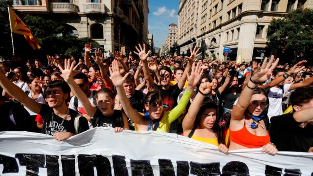 Los estudiantes salen a la calle en protesta por la sentencia del Tribunal Supremo contra los líderes del “procés”