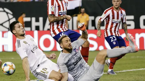 La jugada en la que Jovic choca con Oblak y se lesiona