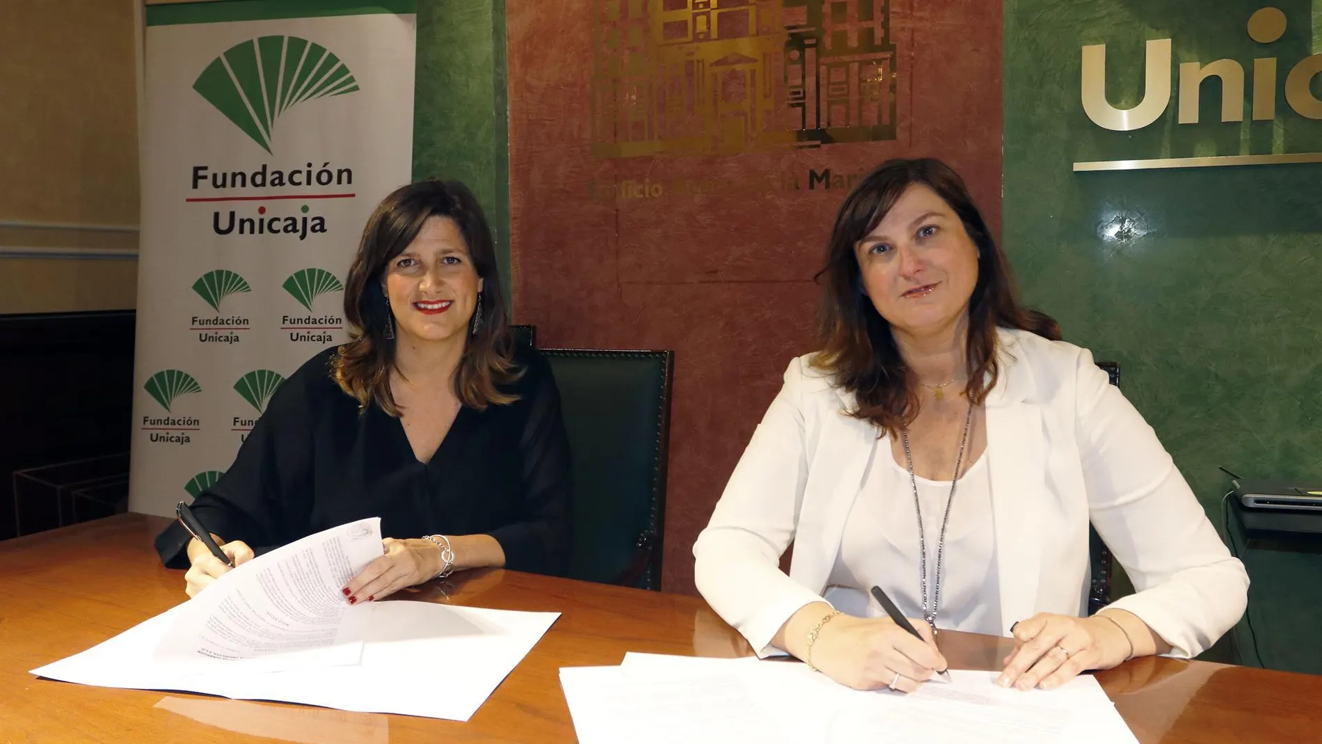 La responsable de Solidaridad Social y Educación de la Fundación Unicaja, Ana Cabrera, y la directora de RGD Factoría de Proyectos, Rocío García / Foto: La Razón