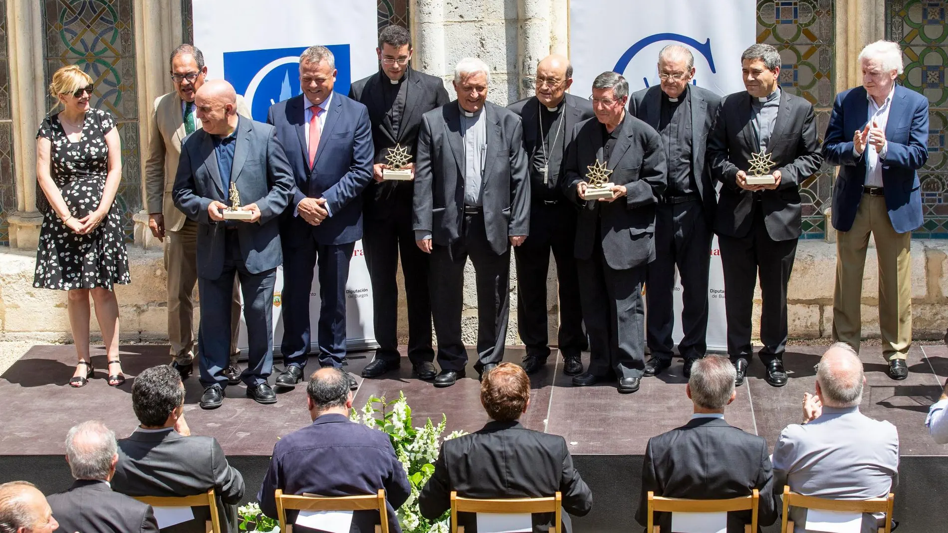 Entrega de esculturas conmemorativas a las personas y entidades que han destacado por su implicación en el proyecto de la Fundación VIII Centenario de la Catedral. Burgos 2021