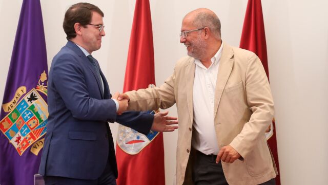 Alfonso Fernández Mañueco (PP) y Francisco Igea (Cs) sellan el acuerdo de Gobierno