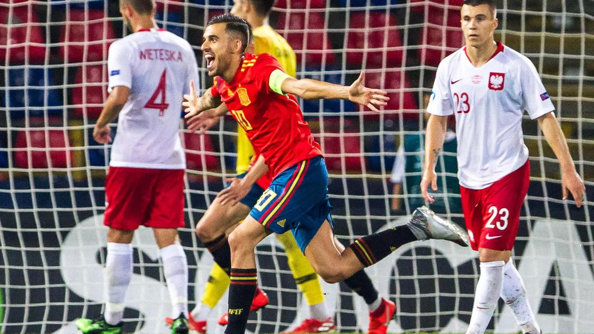 Ceballos celebra el cuarto gol de España