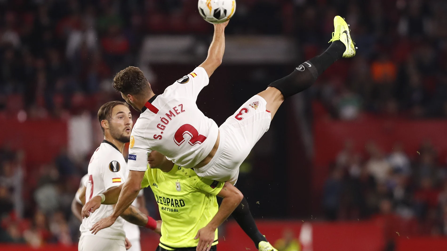 Sergi Gómez con el Sevilla. (AP Photo/Miguel Morenatti)