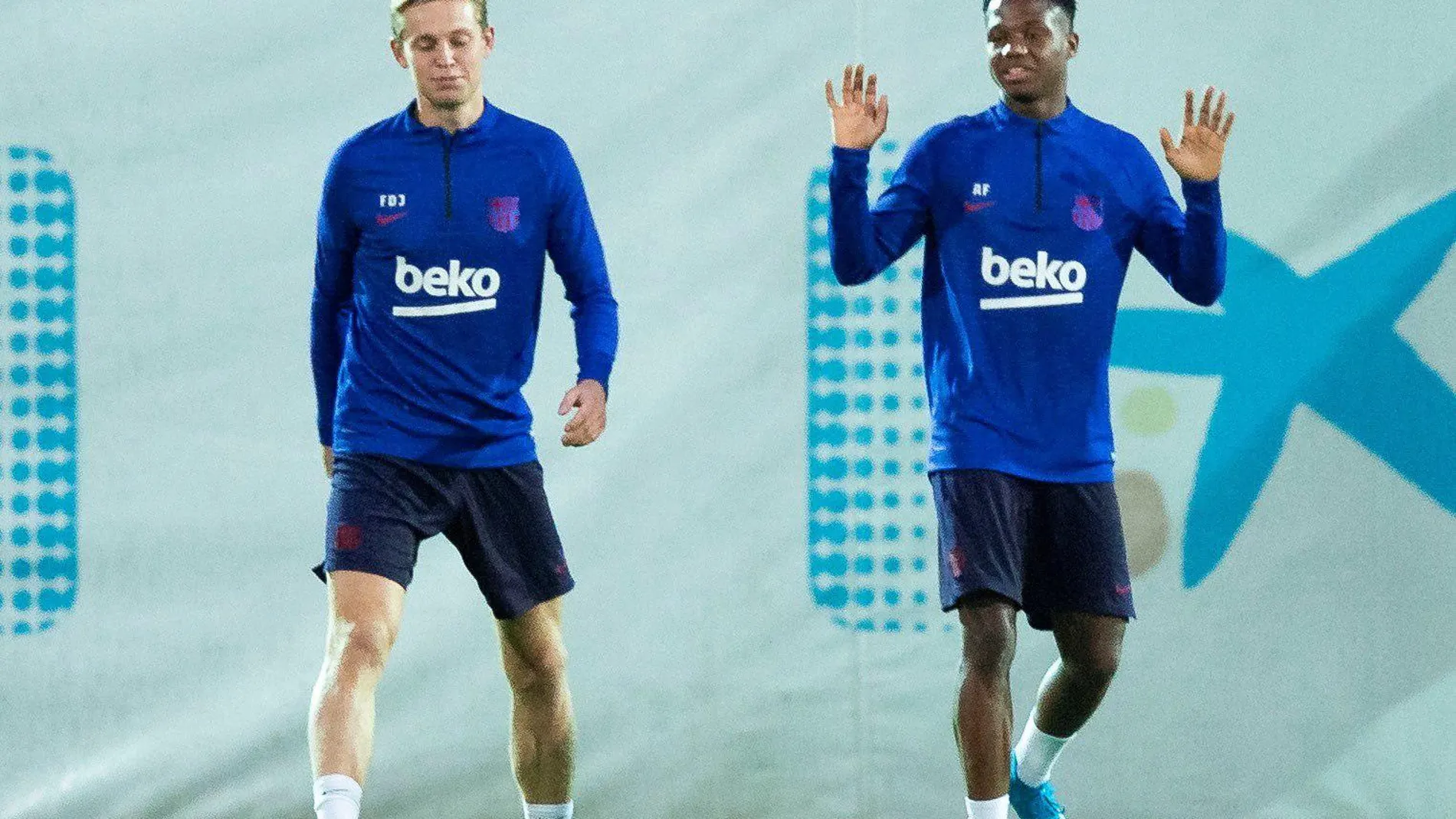 De Jong y Ansu Fati, en un entrenamiento del Barcelona