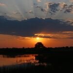 Un idílico atardecer en Zimbabue