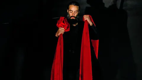 El nuevo montaje de danza y teatro de Chevi Muraday se estrena por primera vez hoy en el Teatro Salón Cervantes (Alcalá de Henares) con un reparto encabezado por Aitana Sánchez-Gijón.