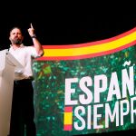 El presidente de Vox, Santiago Abascal, inteviene en el acto de campaña que el partido celebra este sábado en la Institución Ferial Alicantina (IFA), en Elche (Alicante). EFE / Manuel Lorenzo