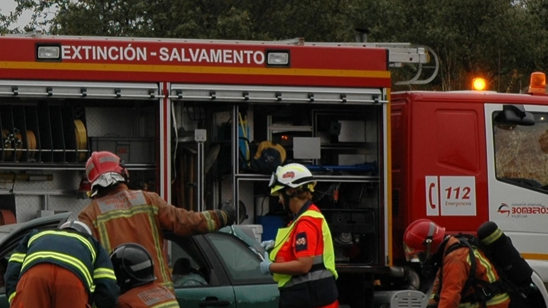 Almería.- Sucesos.- Desalojado un bloque de viviendas en El Ejido por un incendio que afecta a una vivienda y a un local