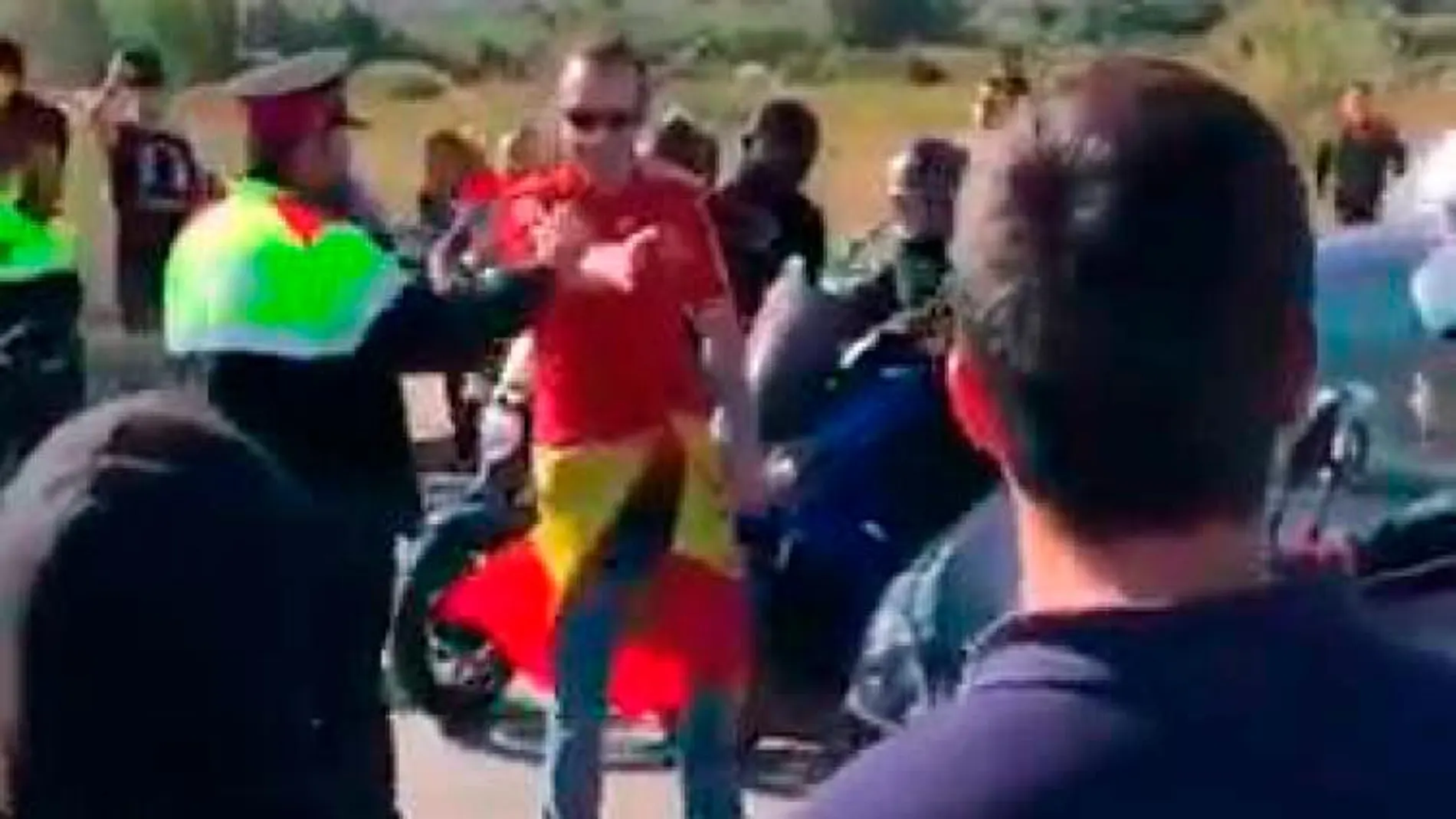 Los conductores se enfrentan con los CDR en las carreteras cortadas