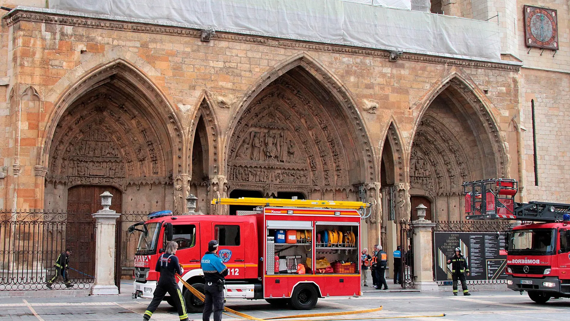 Simulacro de incendio en la Catedral de León