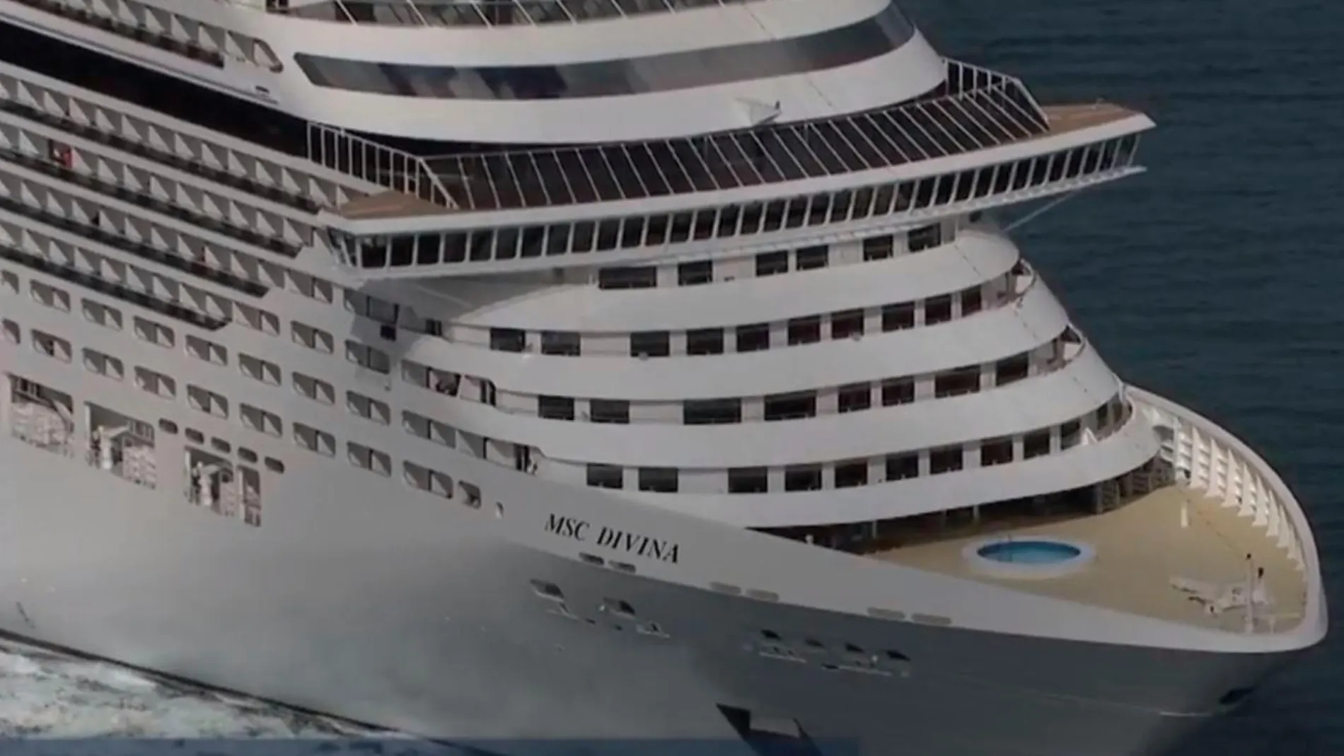 El crucero ha seguido su ruta/Msccruceros