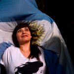 Una seguidora de Alberto Fernández en Argentina tras las elecciones /REUTERS