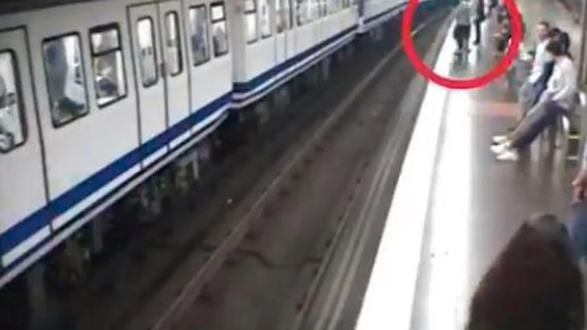 Vídeo de una caída publicado por Metro de Madrid
