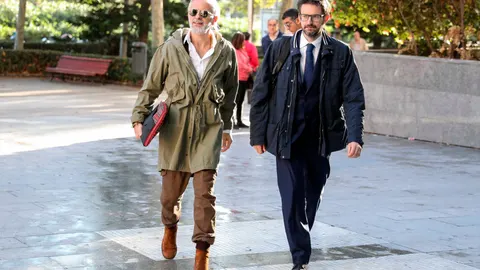 El exgerente de la empresa pública Imelsa (la actual Divalterra) y autodenominado «yonqui del dinero», Marcos Benavent en una imagen de archivo, junto a su exabogado, Ramiro Blasco