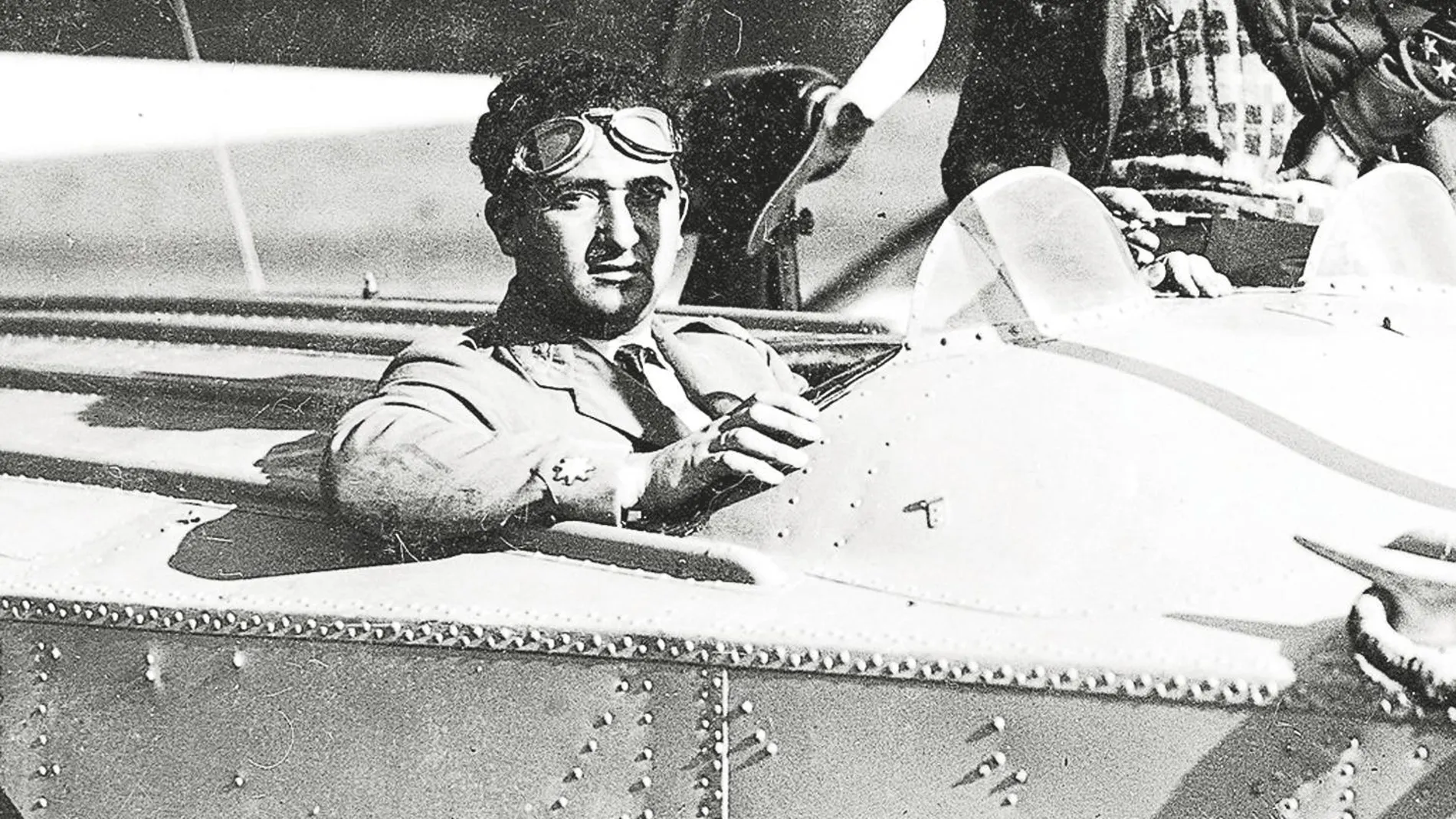 En 1926, Ramón Franco atravesó el Atlántico con una «cafetera volante», el «Plus Ultra»
