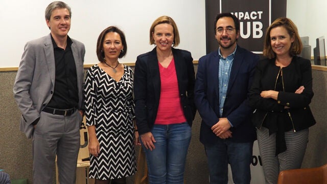 De izda. a dcha. David Labajo, Ángeles Barrios, Cristina Bescós, Diego Velasco y Carina Escobar