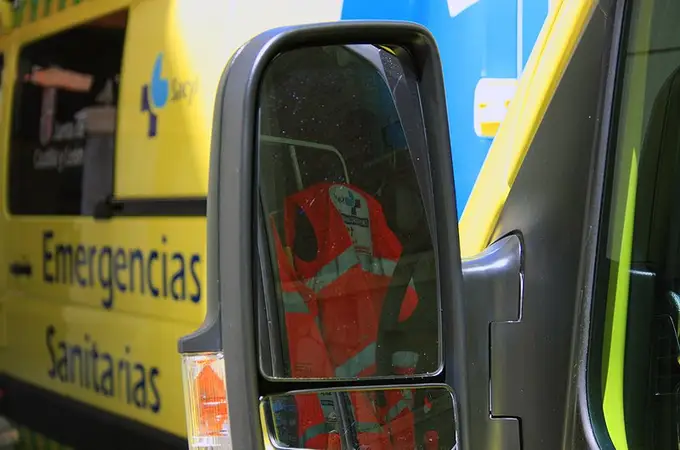 Dos heridos al volcar una ambulancia tras colisionar con un turismo en Zamora