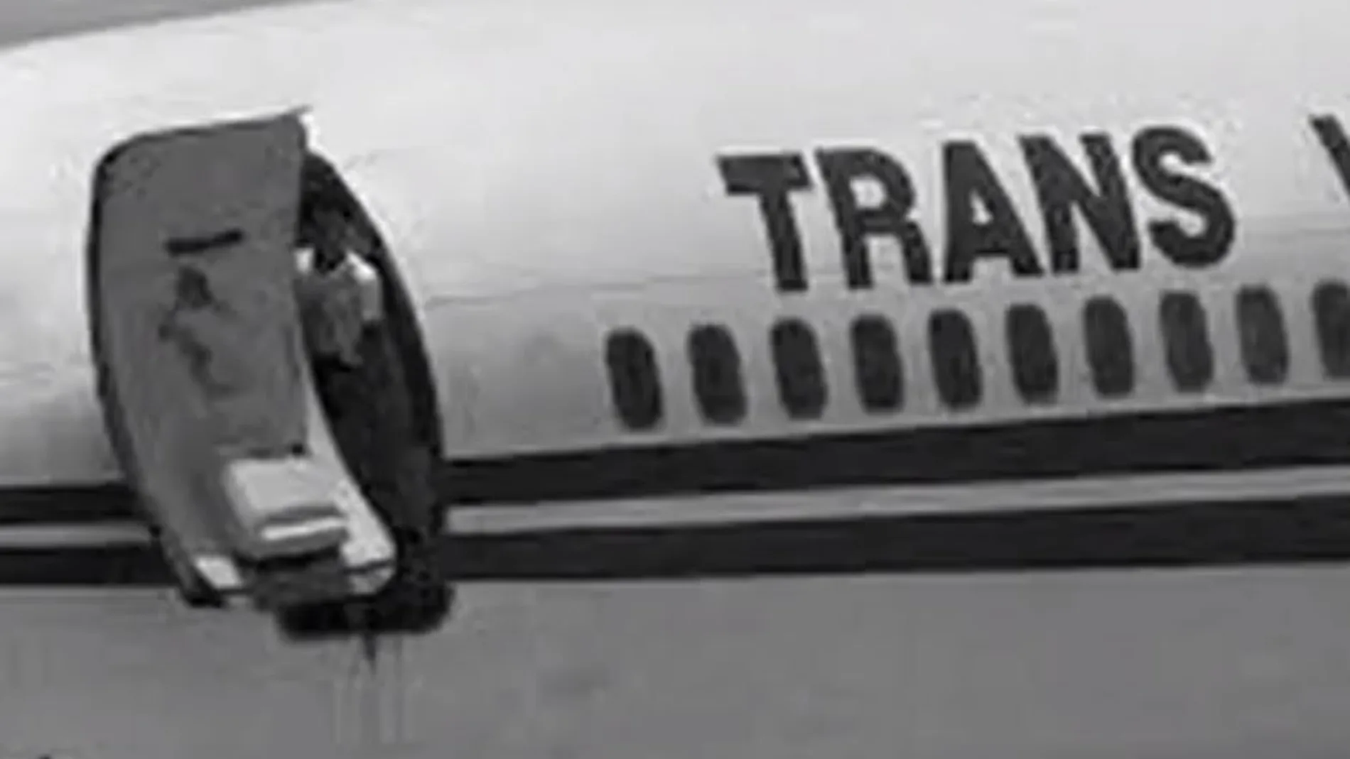 Imagen del secuestrador saliendo del avión