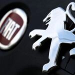 Ilustración con los logos de Fiat y Peugeot