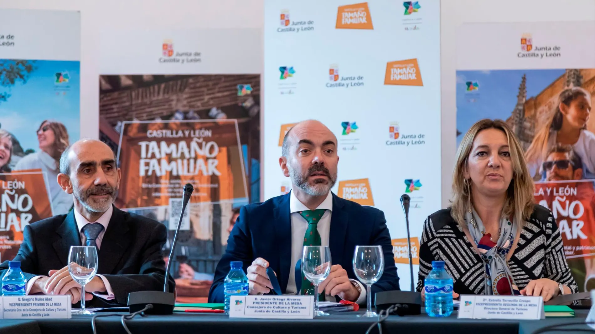 Javier Ortega junto a estrella Torrecilla y Gregorio Muñoz