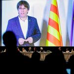Puigdemont se dirigió por vídeo a los cargos electos. La Asamblea se celebró en presencia de Quim Torra y Roger Torrent