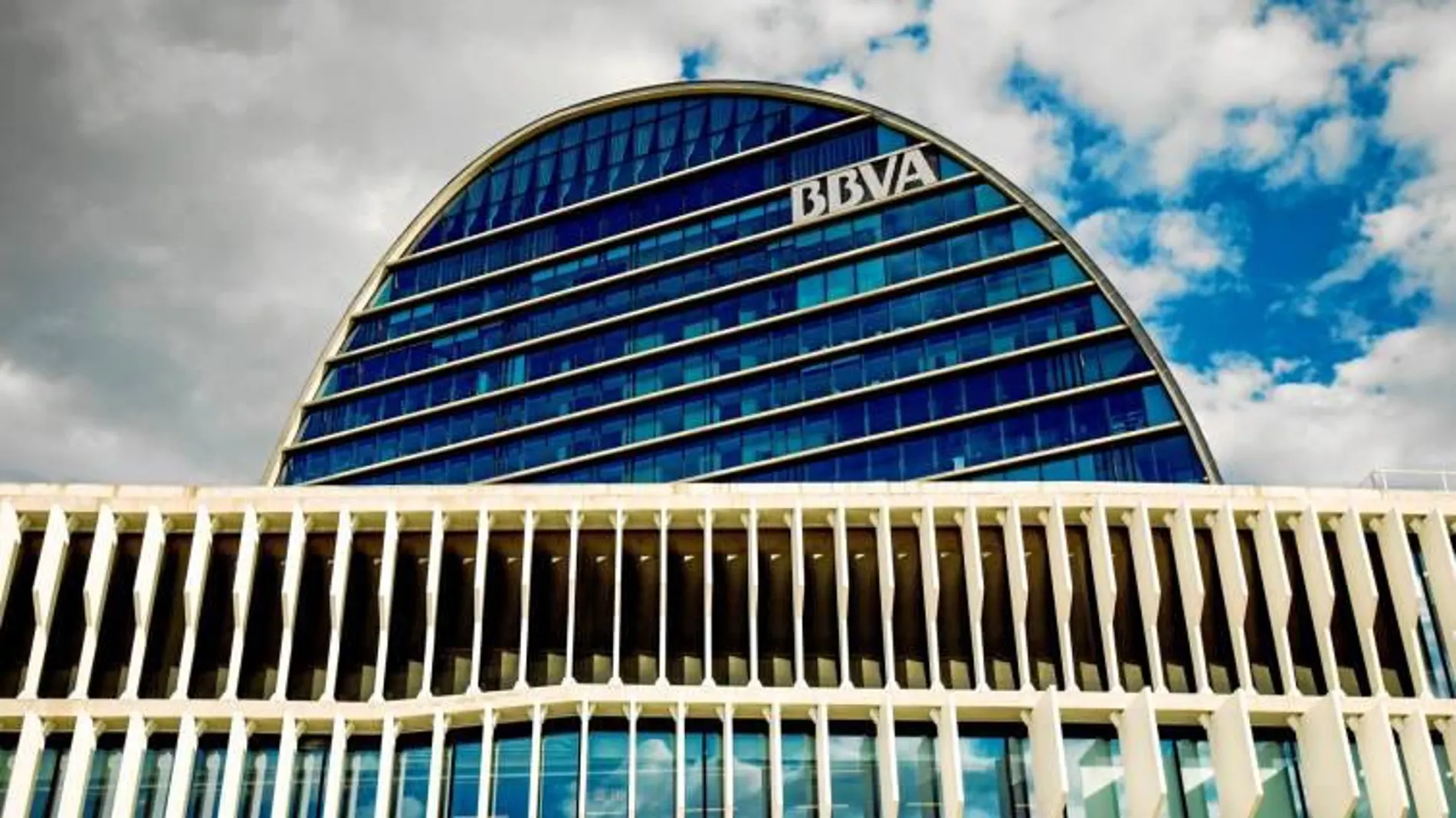 BBVA gana 3.667 millones hasta septiembre, un 15,2% menos por la ausencia de plusvalías