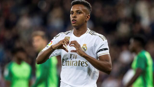 [GRAF9509. MADRID, 30/10/2019.- El delantero brasileño del Real Madrid Rodrygo Goes celebrando el primer gol del partido