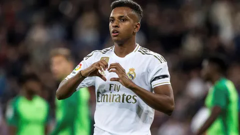 [GRAF9509. MADRID, 30/10/2019.- El delantero brasileño del Real Madrid Rodrygo Goes celebrando el primer gol del partido