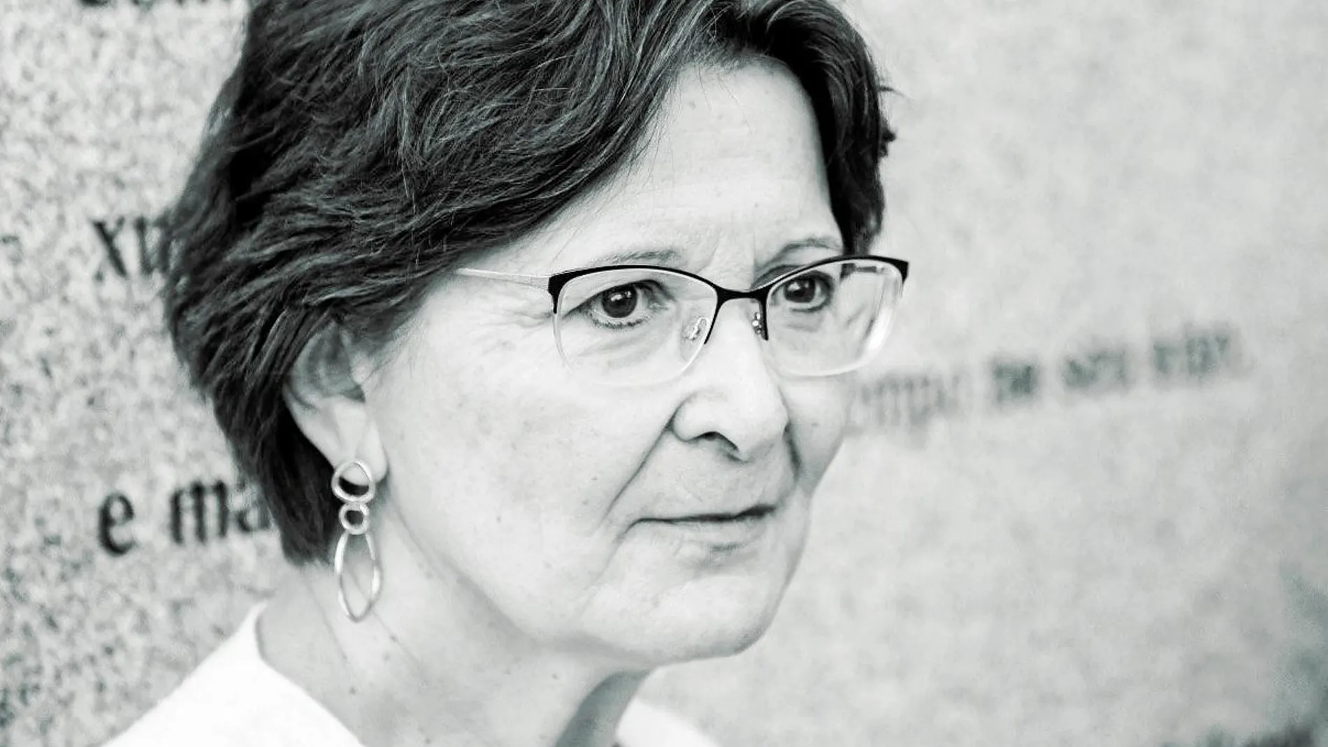 Pilar Pallarés fue reconocida ayer por su poemario «Tempo fósil»