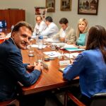 El concejal de Movilidad Sostenible del Ayuntamiento de Valencia y presidente de la Empresa Municipal de Transportes (EMT), Giuseppe Grezzi (i), el día del comienzo de la comisión de investigación del fraude de la EMT, en noviembre de 2019.