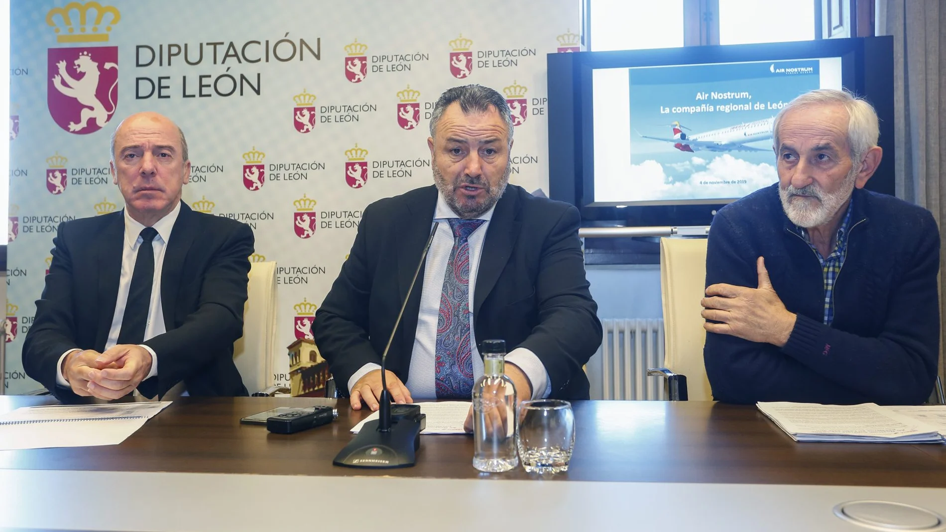 Eduardo Morán, Matías Llorente y Juan Corral hacen balance del tráfico aéreo del aeropuerto de León