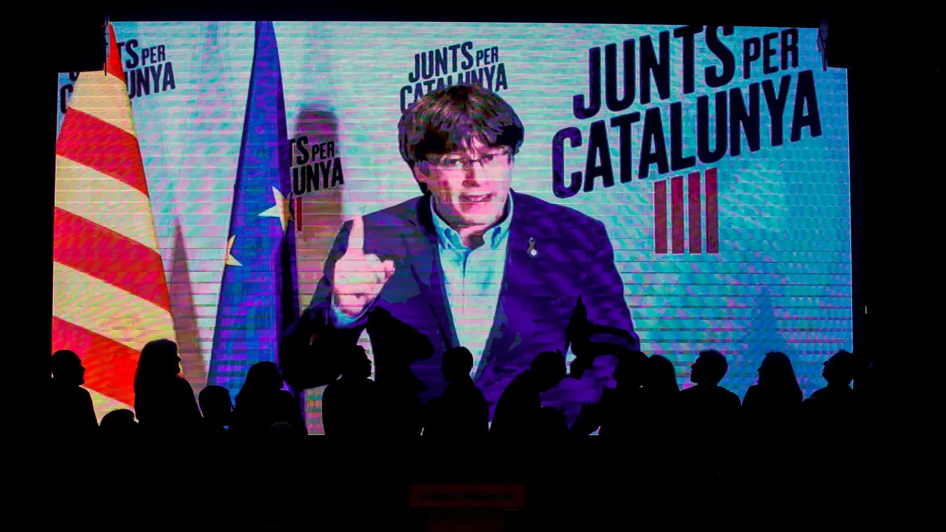 Carles Puigdemont durante su intervención por videoconferencia en el acto de inicio de campaña de JxCat en las últimas elecciones.