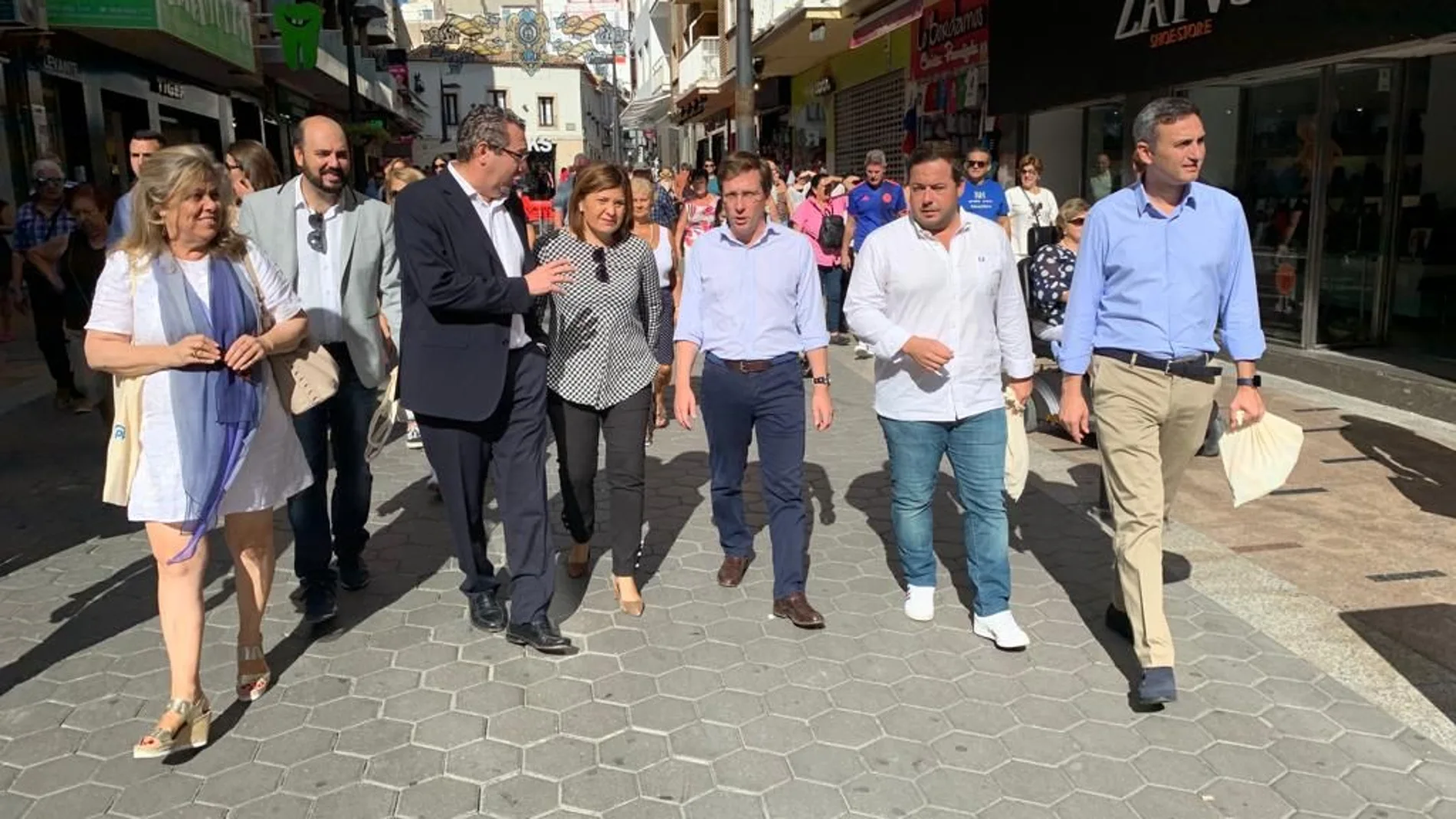 La presidenta del PP, Isabel bonig, visitó ayer Benidorm junto al alcalde de Madrid, José Luis Martínez Almeida y los cabezas de lista al Congreso y el Senado